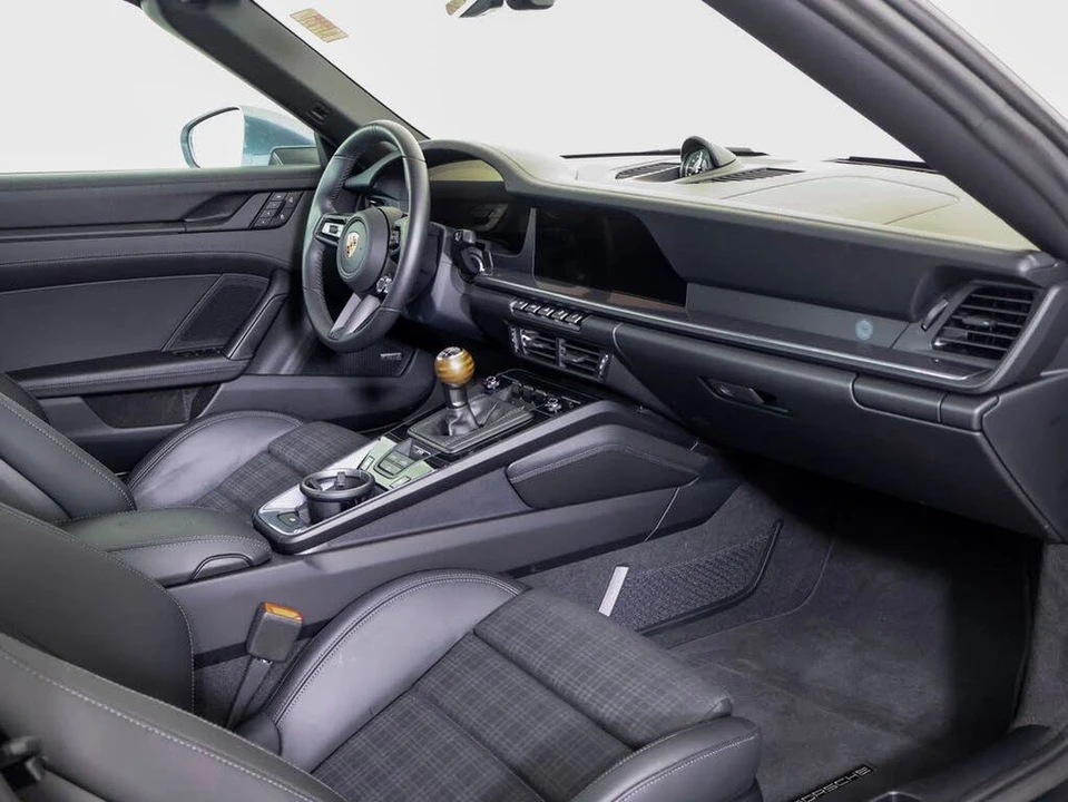 2025 Porsche 992 Carrera T - Image 8 of 31