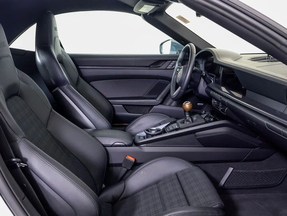 2025 Porsche 992 Carrera T - Image 7 of 31