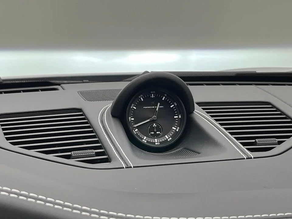 2025 Porsche 992 Carrera T - Image 27 of 31