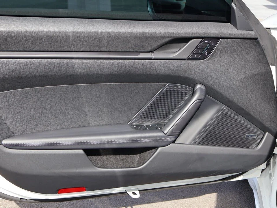 2025 Porsche 992 Carrera T - Image 14 of 31