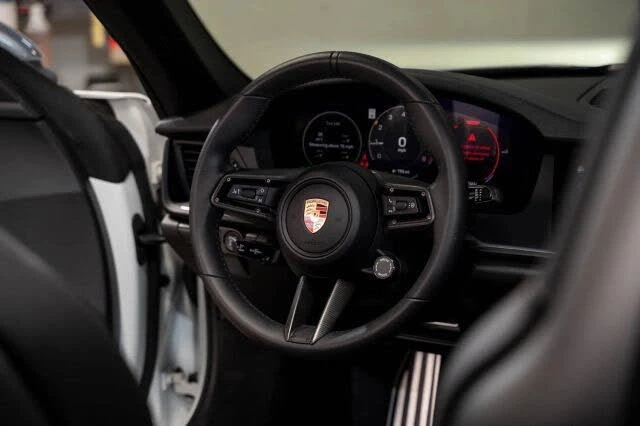 2025 Porsche 992 Carrera T - Image 18 of 25