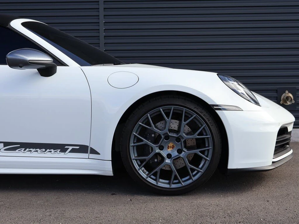 2025 Porsche 992 Carrera T - Image 11 of 31