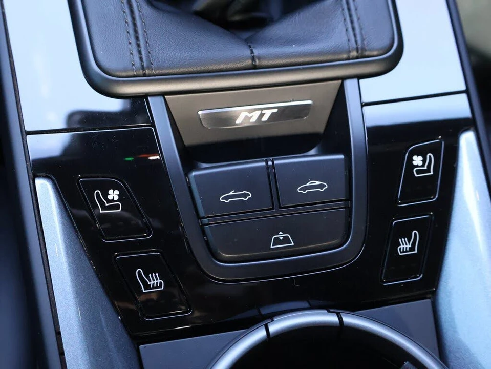 2025 Porsche 992 Carrera T - Image 27 of 31