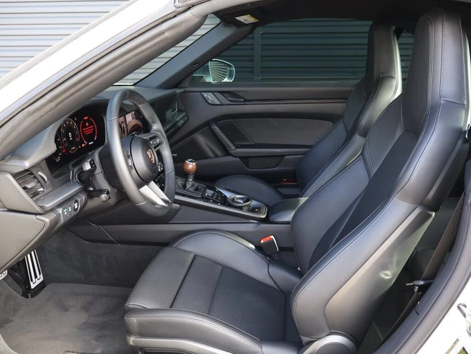 2025 Porsche 992 Carrera T - Image 5 of 31