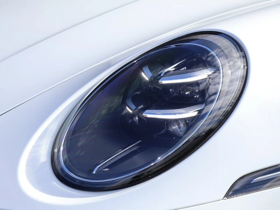 2025 Porsche 992 Carrera T - Image 13 of 31