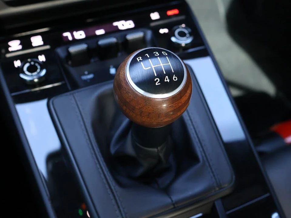 2025 Porsche 992 Carrera T - Image 28 of 31