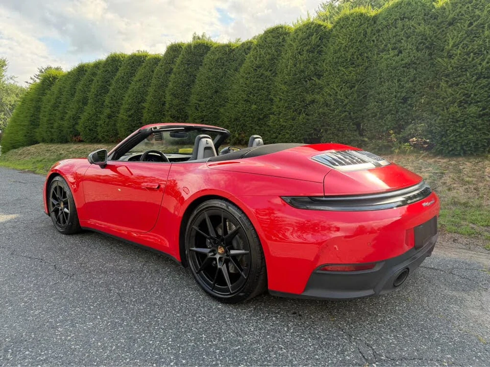 2025 Porsche 992 Carrera T - Image 17 of 31