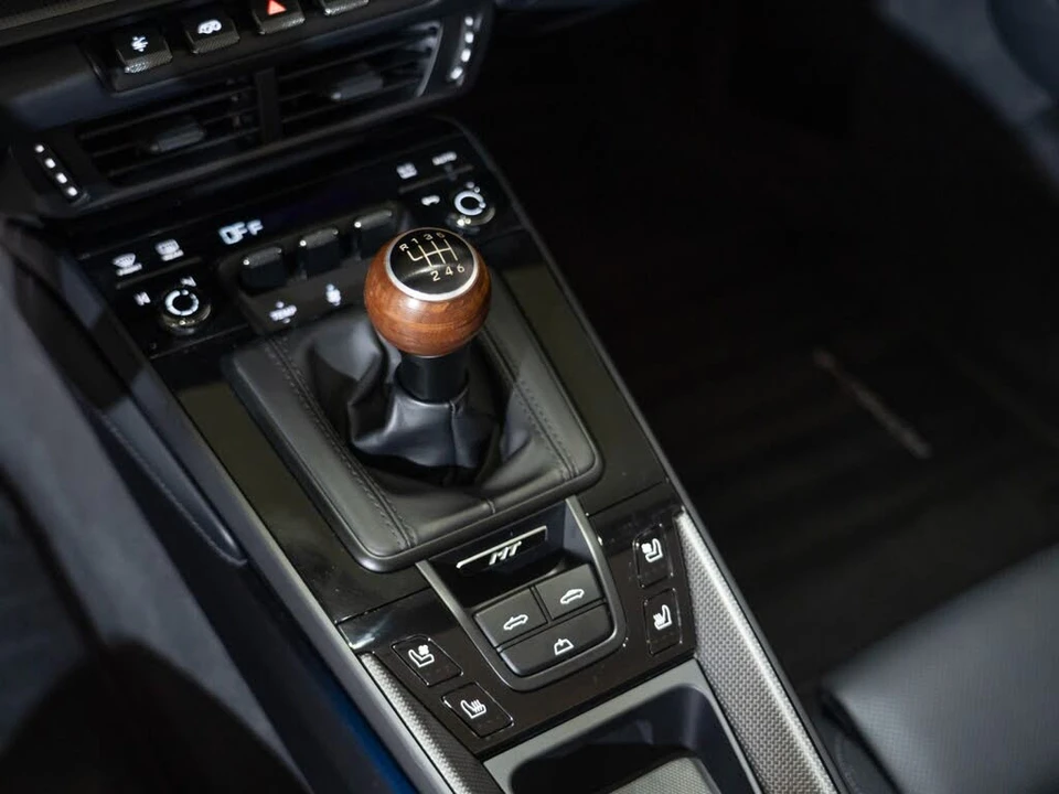 2025 Porsche 992 Carrera T - Image 21 of 26