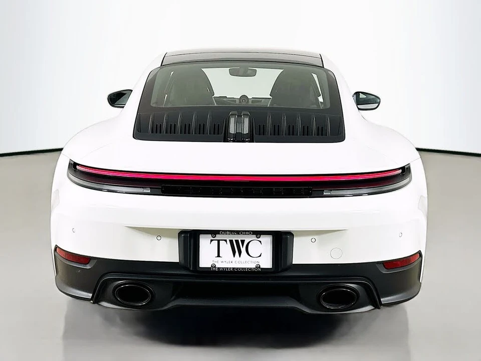 2025 Porsche 992 Carrera T - Image 6 of 31