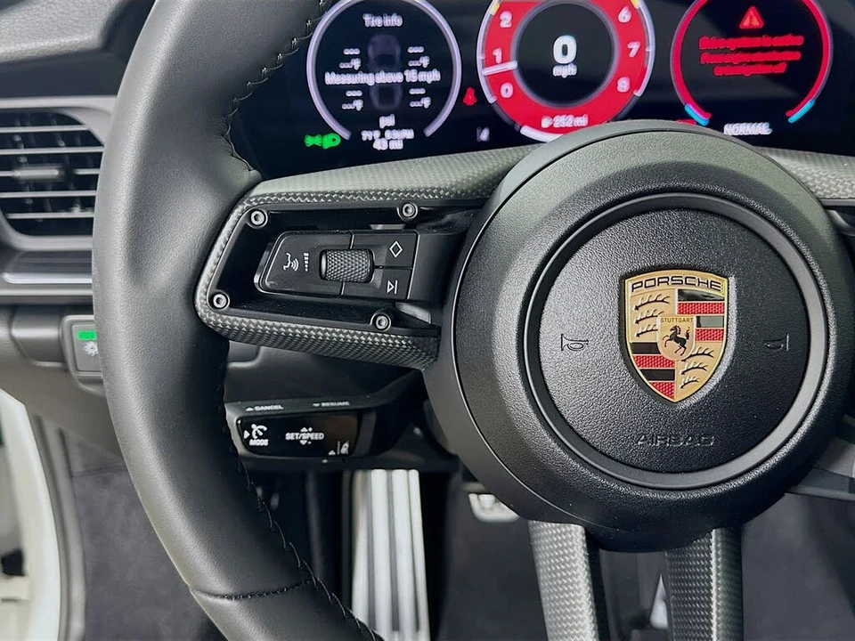 2025 Porsche 992 Carrera T - Image 17 of 31