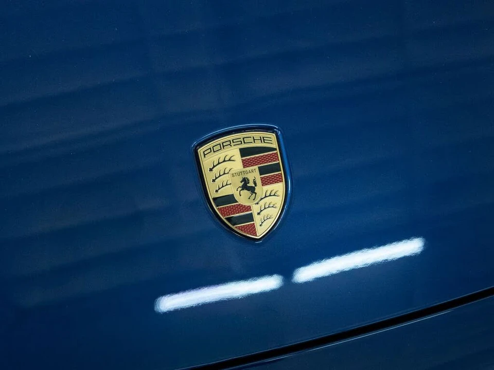 2025 Porsche 992 Carrera T - Image 11 of 31
