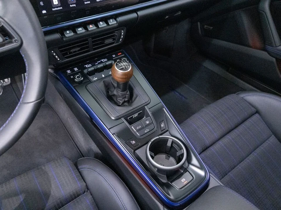 2025 Porsche 992 Carrera T - Image 19 of 31