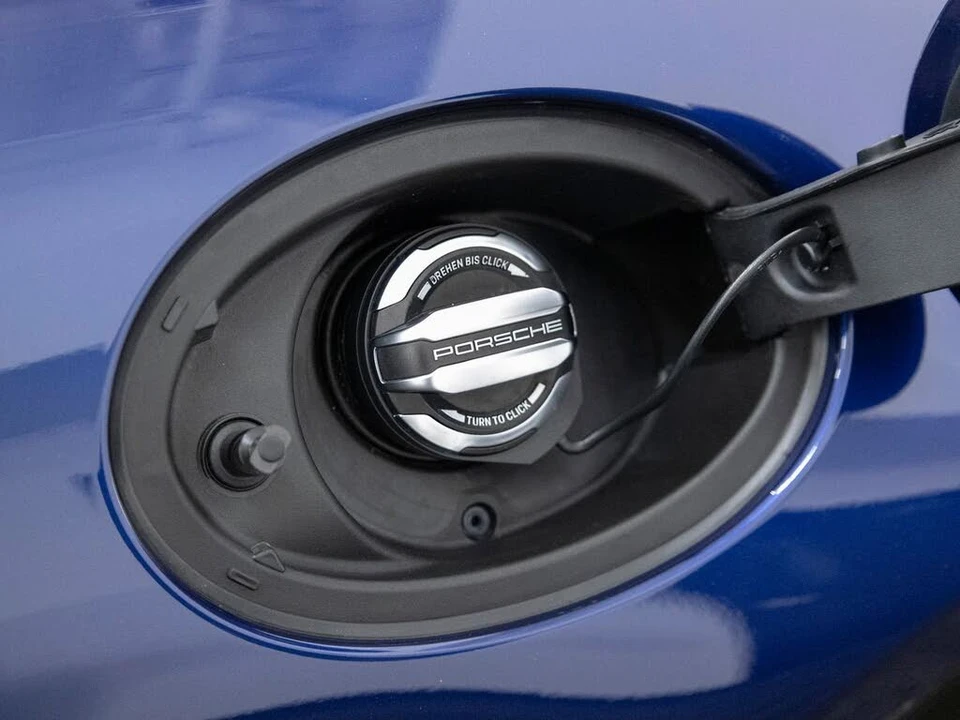 2025 Porsche 992 Carrera T - Image 12 of 31