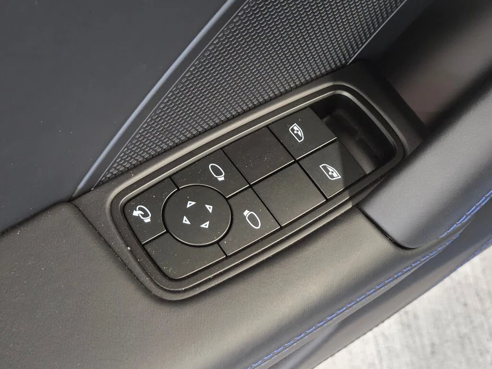 2025 Porsche 992 Carrera T - Image 13 of 30