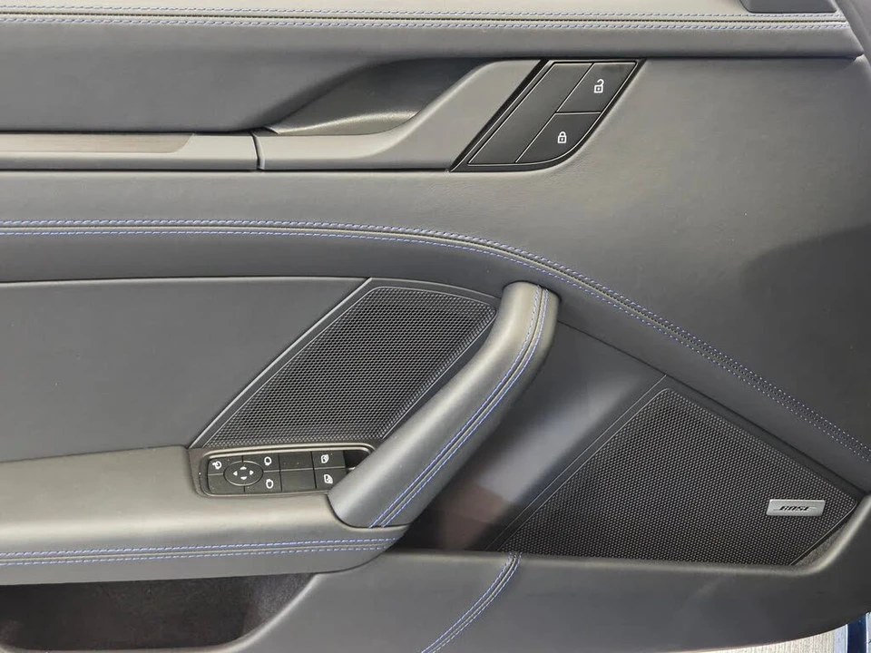 2025 Porsche 992 Carrera T - Image 12 of 30