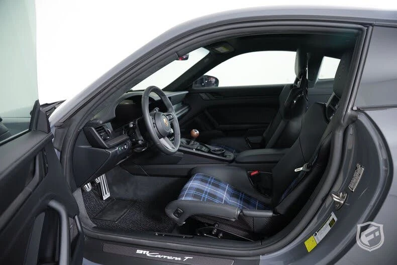 2025 Porsche 992 Carrera T - Image 15 of 31