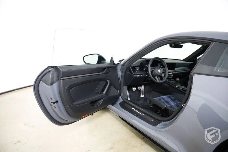 2025 Porsche 992 Carrera T - Image 12 of 31