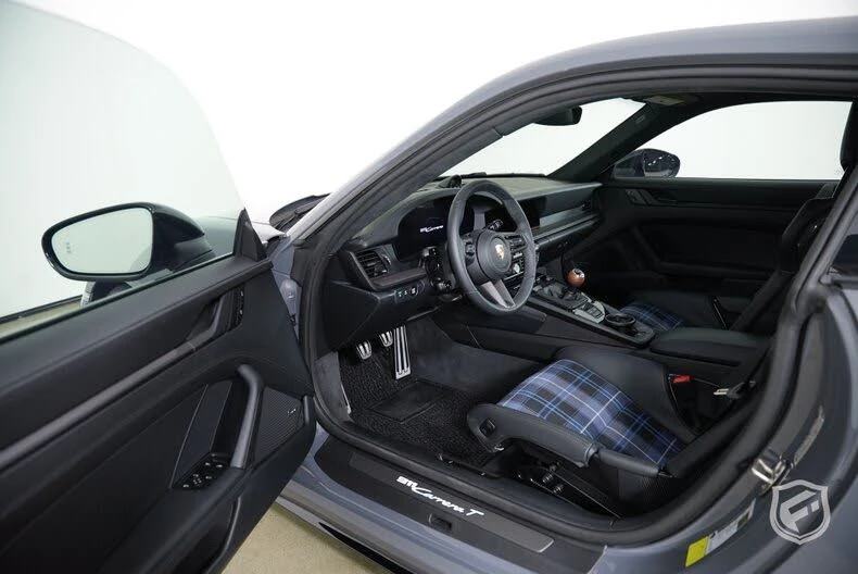 2025 Porsche 992 Carrera T - Image 14 of 31