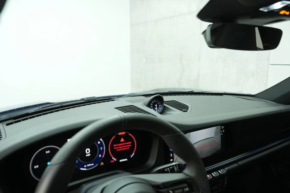 2025 Porsche 992 Carrera T - Image 15 of 31