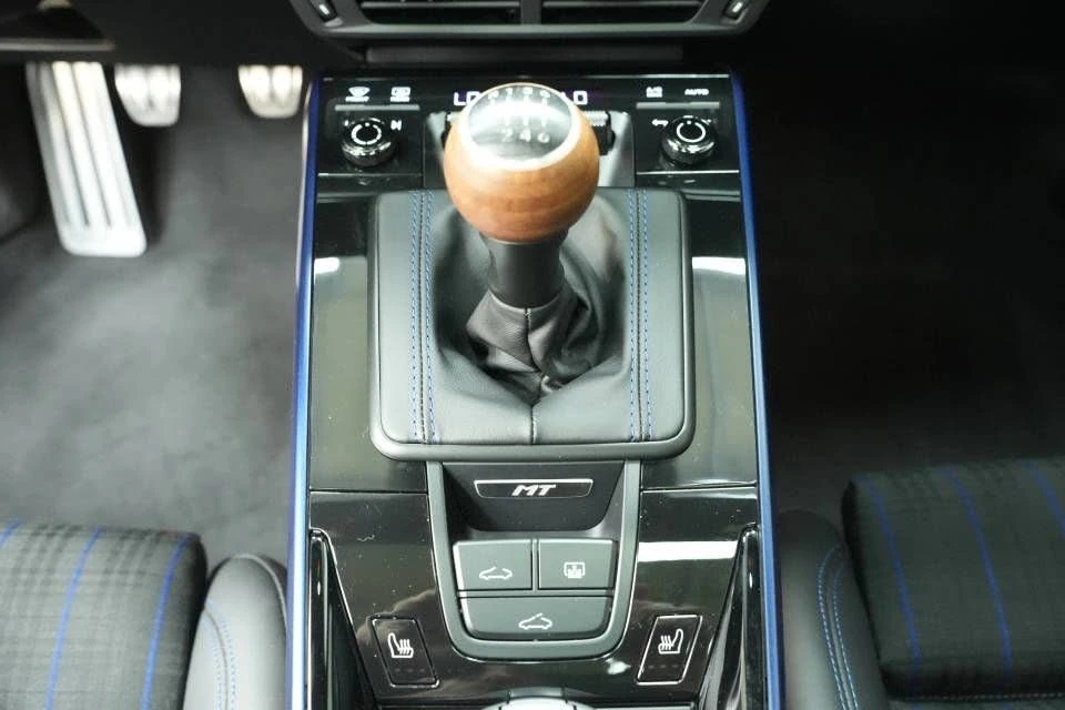 2025 Porsche 992 Carrera T - Image 23 of 31