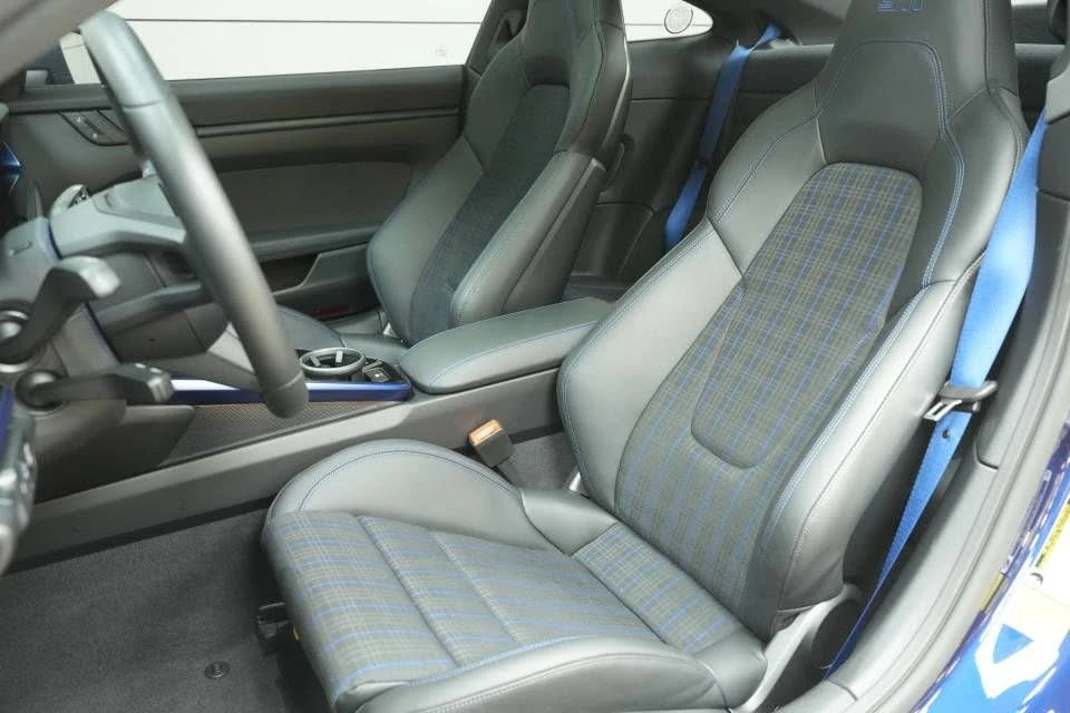 2025 Porsche 992 Carrera T - Image 5 of 31