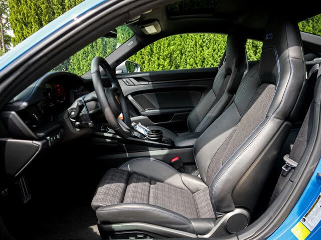 2025 Porsche 992 Carrera T - Image 17 of 31