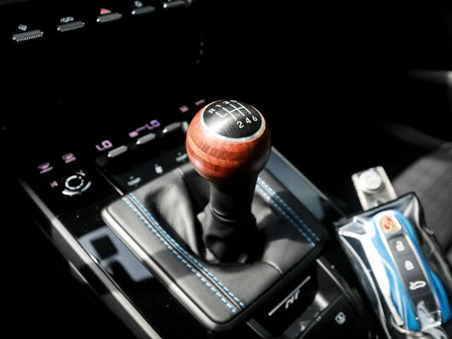 2025 Porsche 992 Carrera T - Image 26 of 31