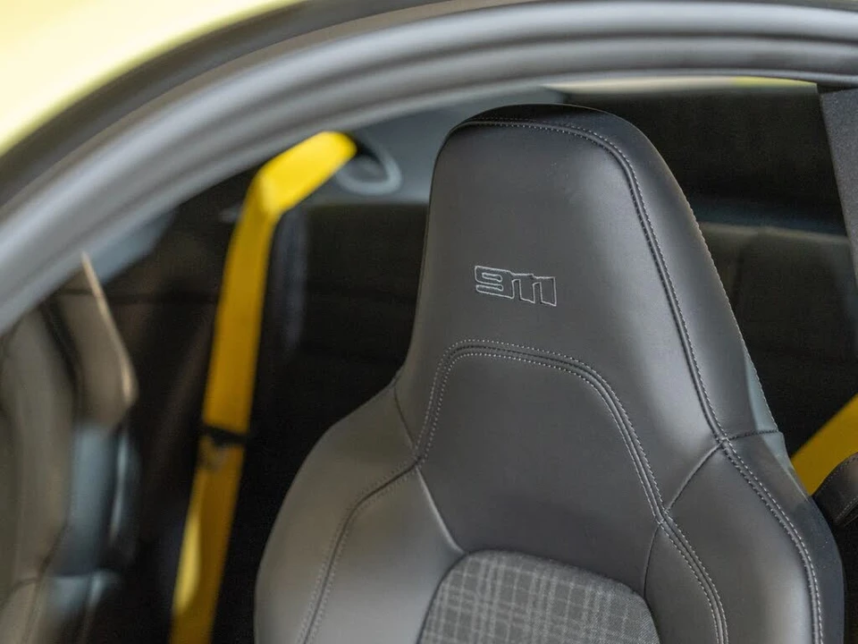 2025 Porsche 992 Carrera T - Image 26 of 28