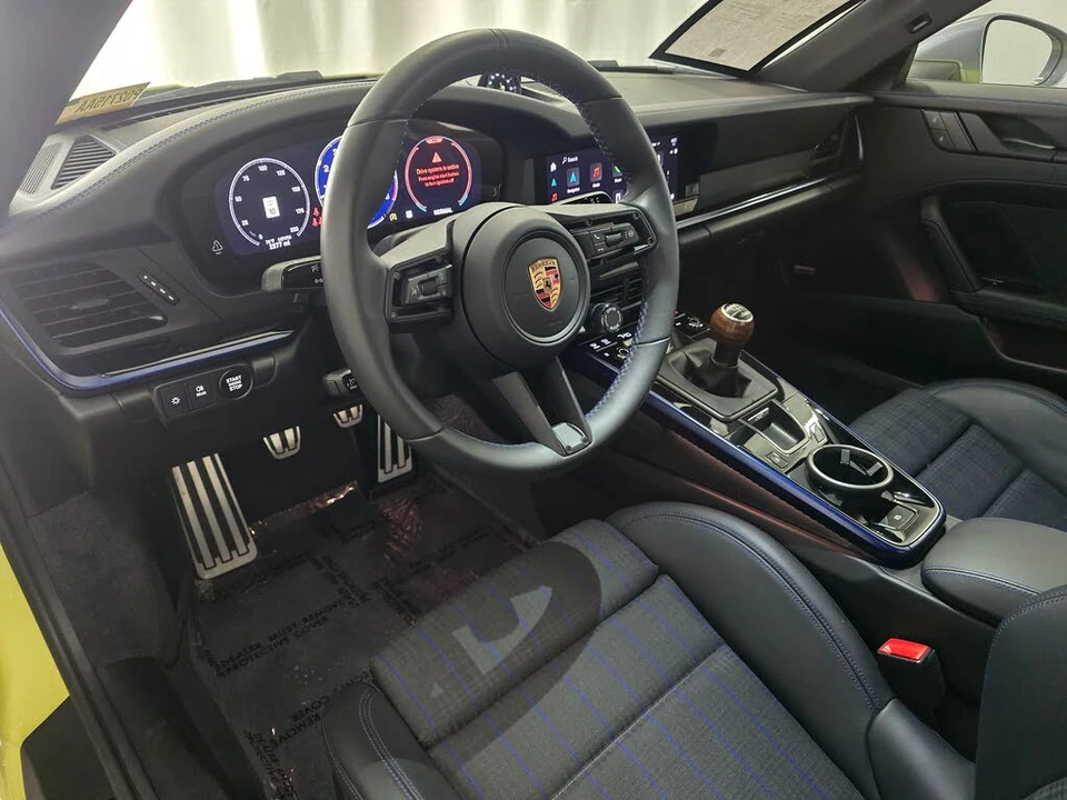 2025 Porsche 992 Carrera T - Image 4 of 31