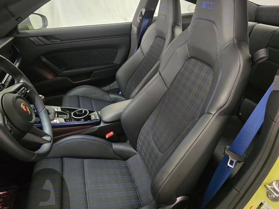 2025 Porsche 992 Carrera T - Image 5 of 31