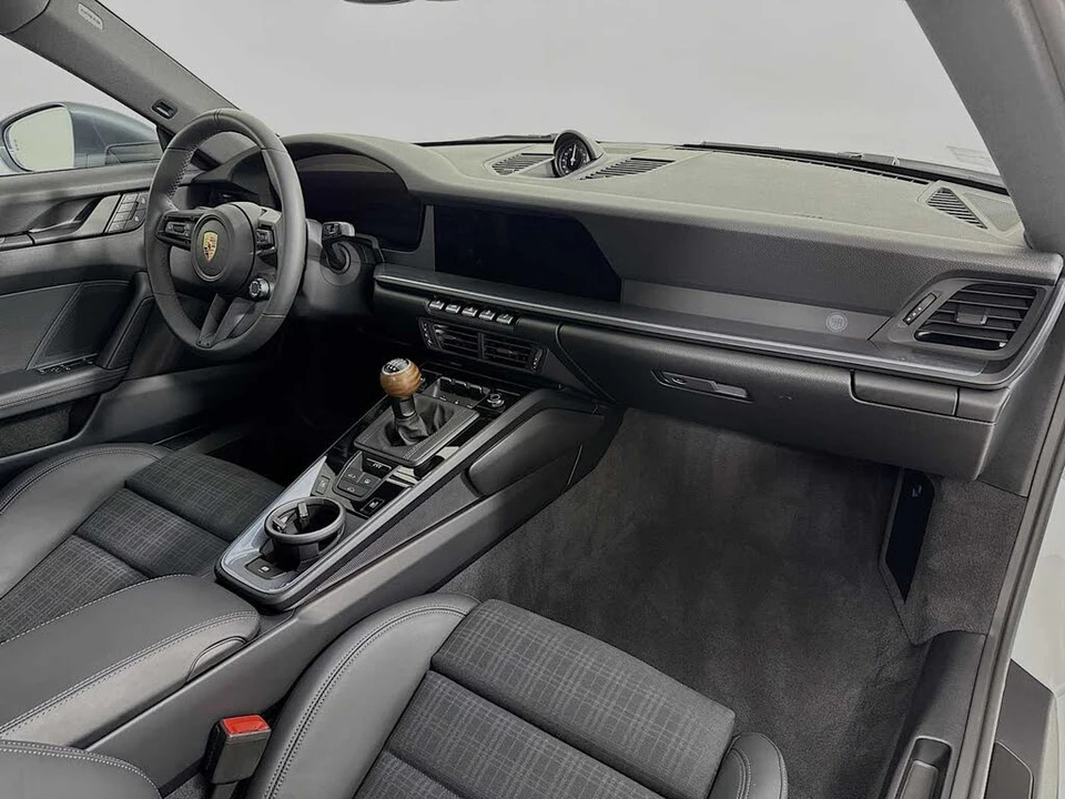 2025 Porsche 992 Carrera T - Image 29 of 31