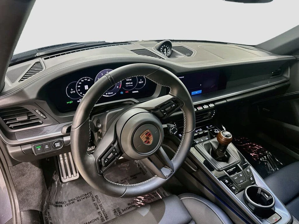 2025 Porsche 992 Carrera T - Image 4 of 31