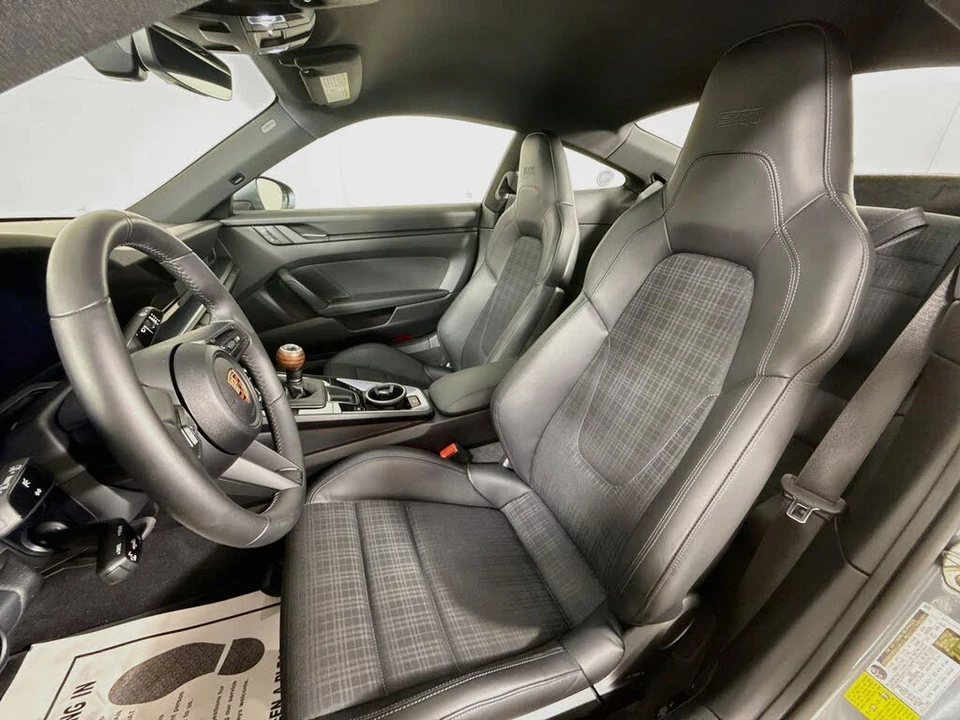 2025 Porsche 992 Carrera T - Image 5 of 29