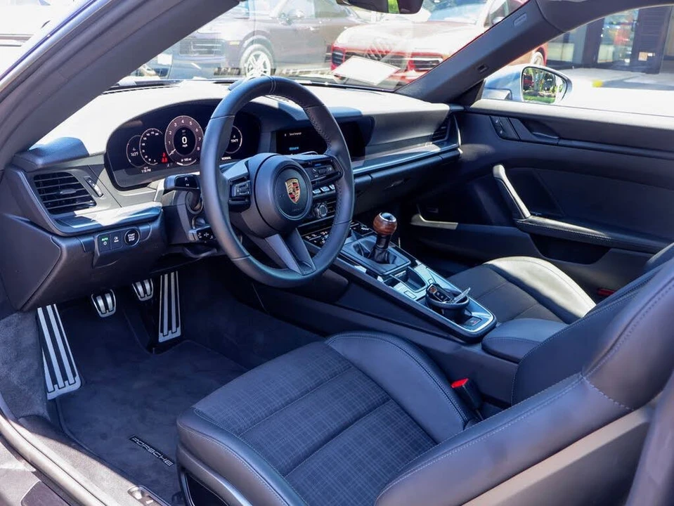 2025 Porsche 992 Carrera T - Image 5 of 31