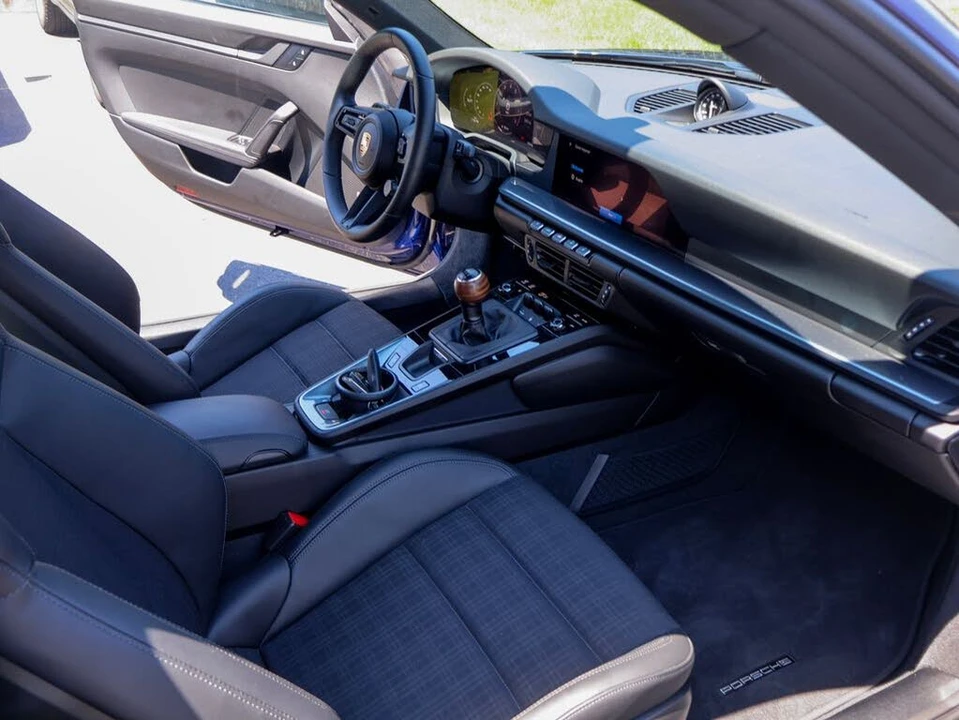 2025 Porsche 992 Carrera T - Image 7 of 31