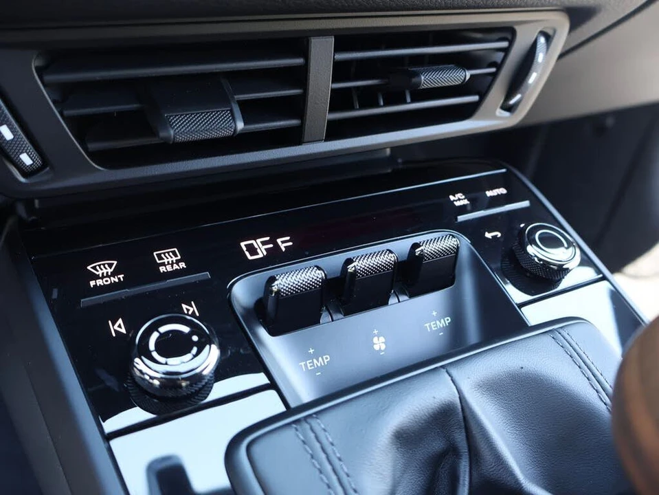 2025 Porsche 992 Carrera T - Image 14 of 31