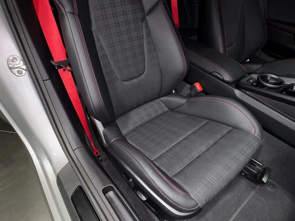 2025 Porsche 992 Carrera T - Image 19 of 21