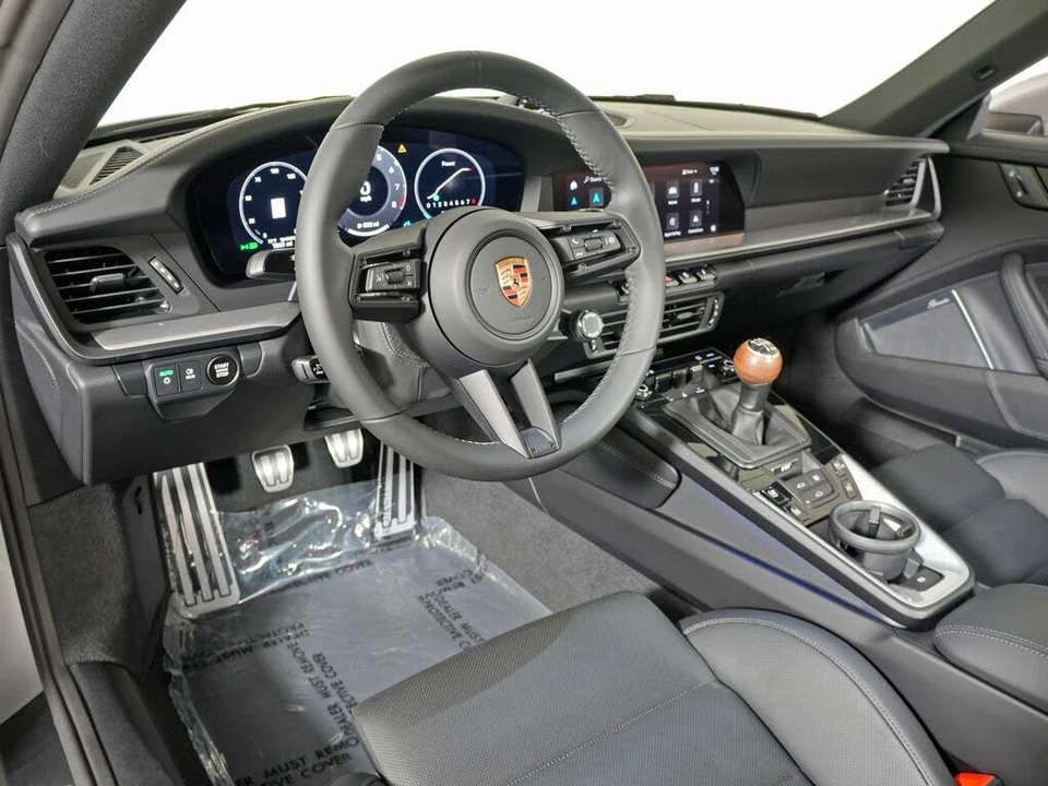 2025 Porsche 992 Carrera T - Image 4 of 31