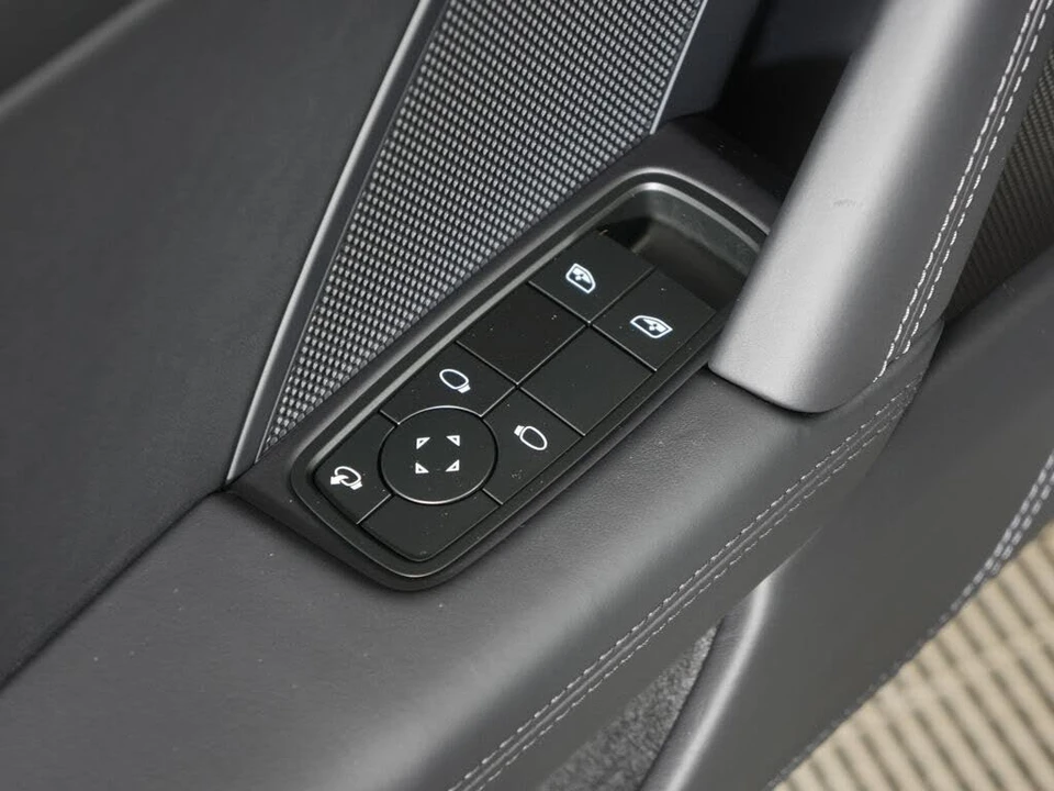 2025 Porsche 992 Carrera T - Image 23 of 31