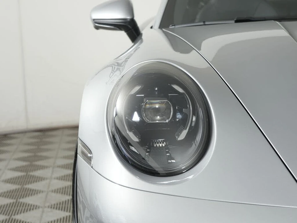 2025 Porsche 992 Carrera T - Image 11 of 31