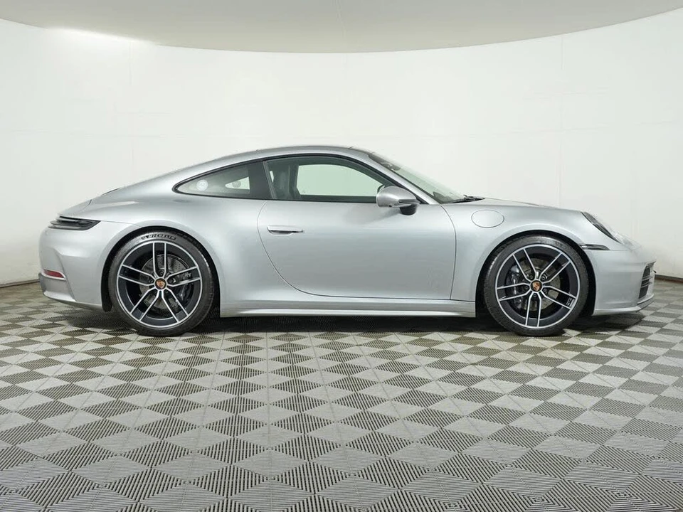 2025 Porsche 992 Carrera T - Image 8 of 31