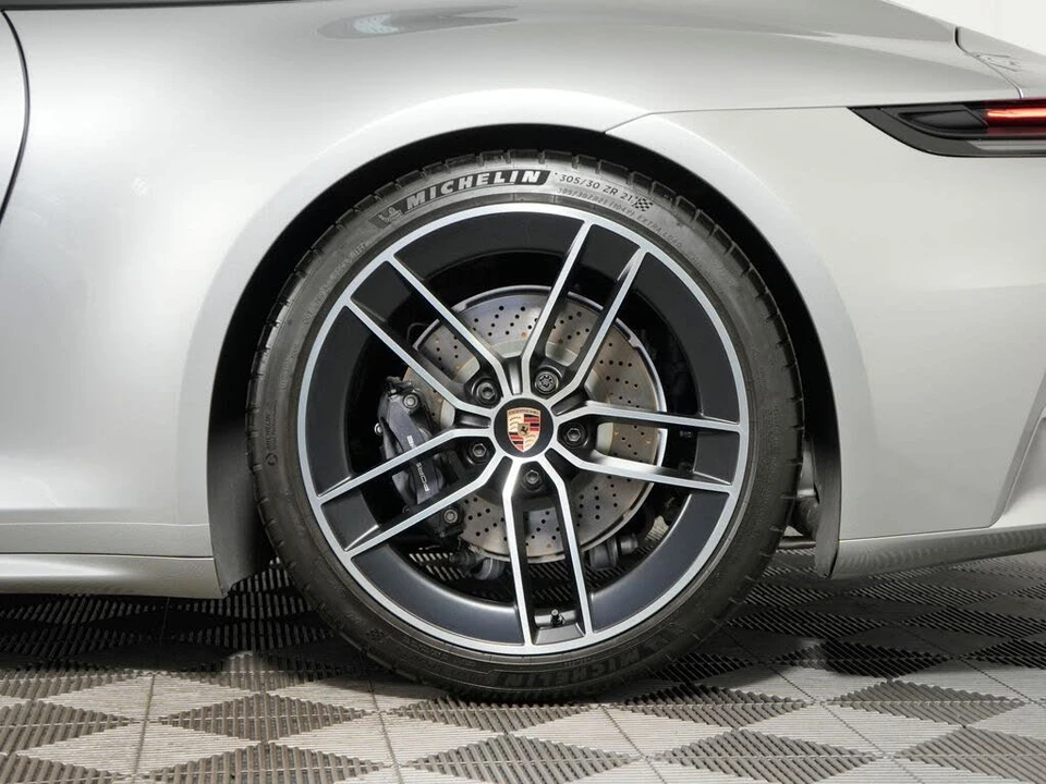 2025 Porsche 992 Carrera T - Image 17 of 31