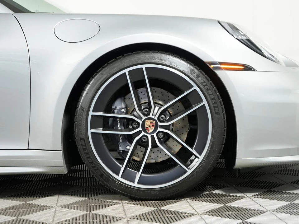 2025 Porsche 992 Carrera T - Image 19 of 31