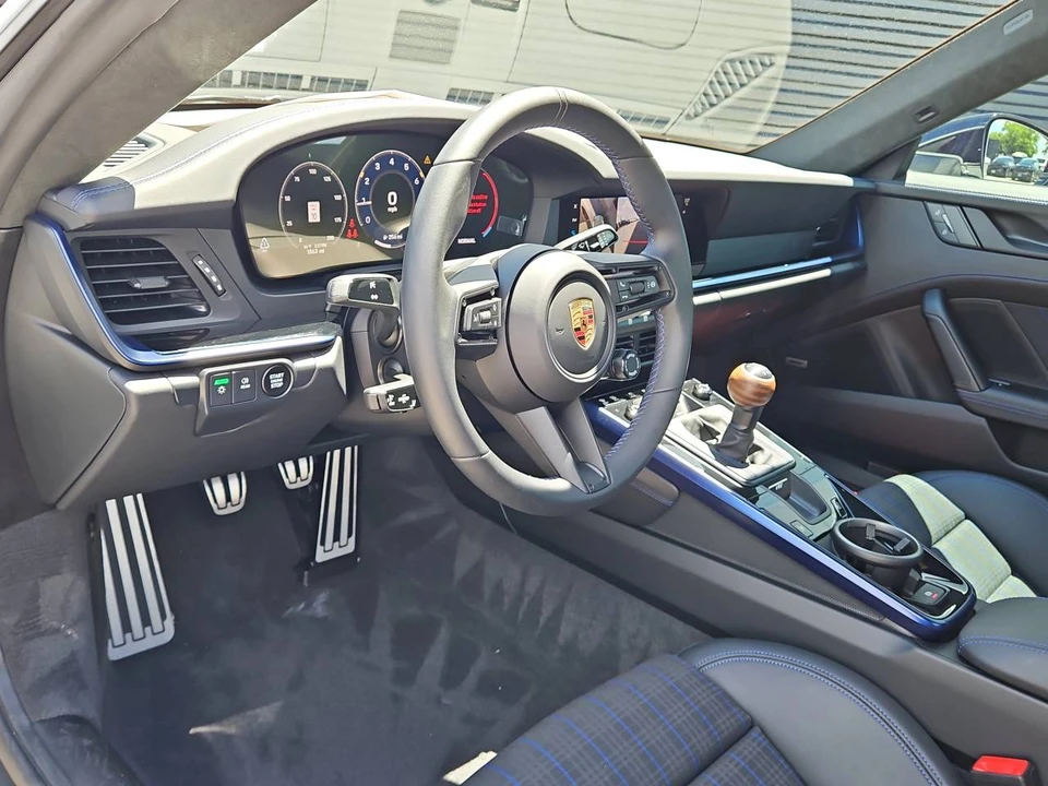 2025 Porsche 992 Carrera T - Image 4 of 5