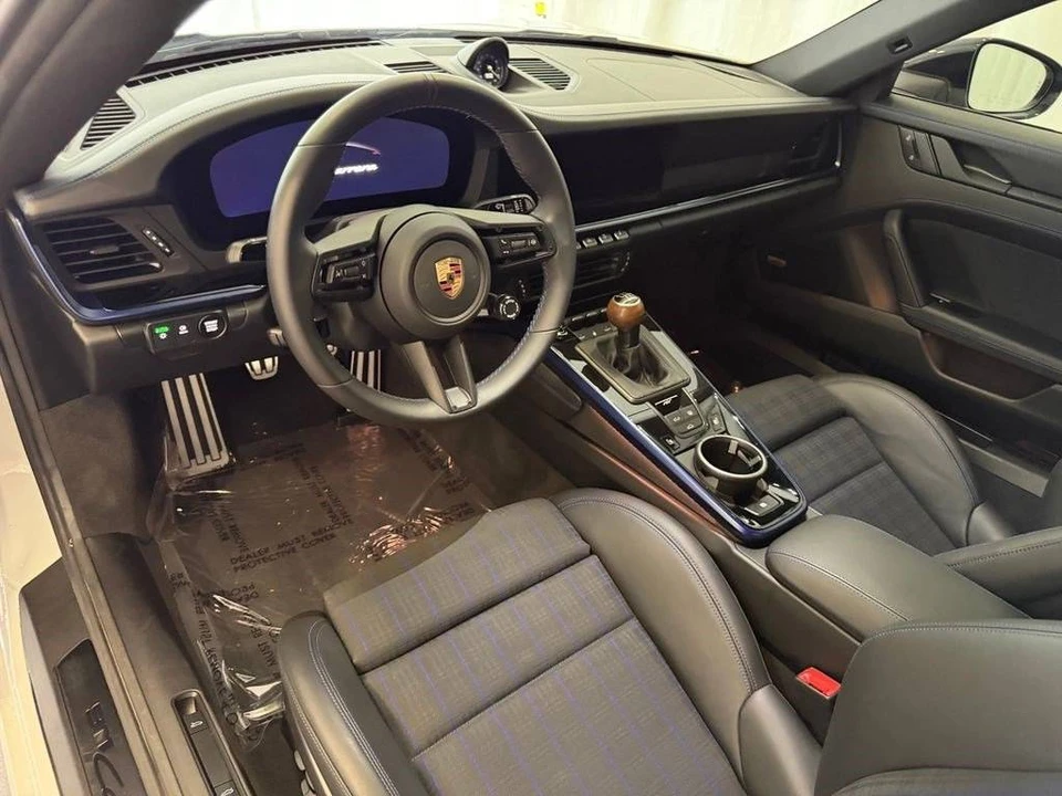 2025 Porsche 992 Carrera T - Image 4 of 5