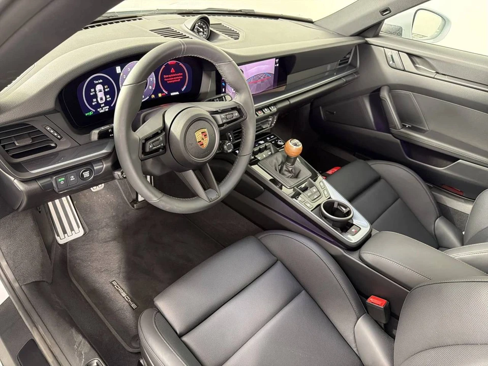 2025 Porsche 992 Carrera T - Image 4 of 5