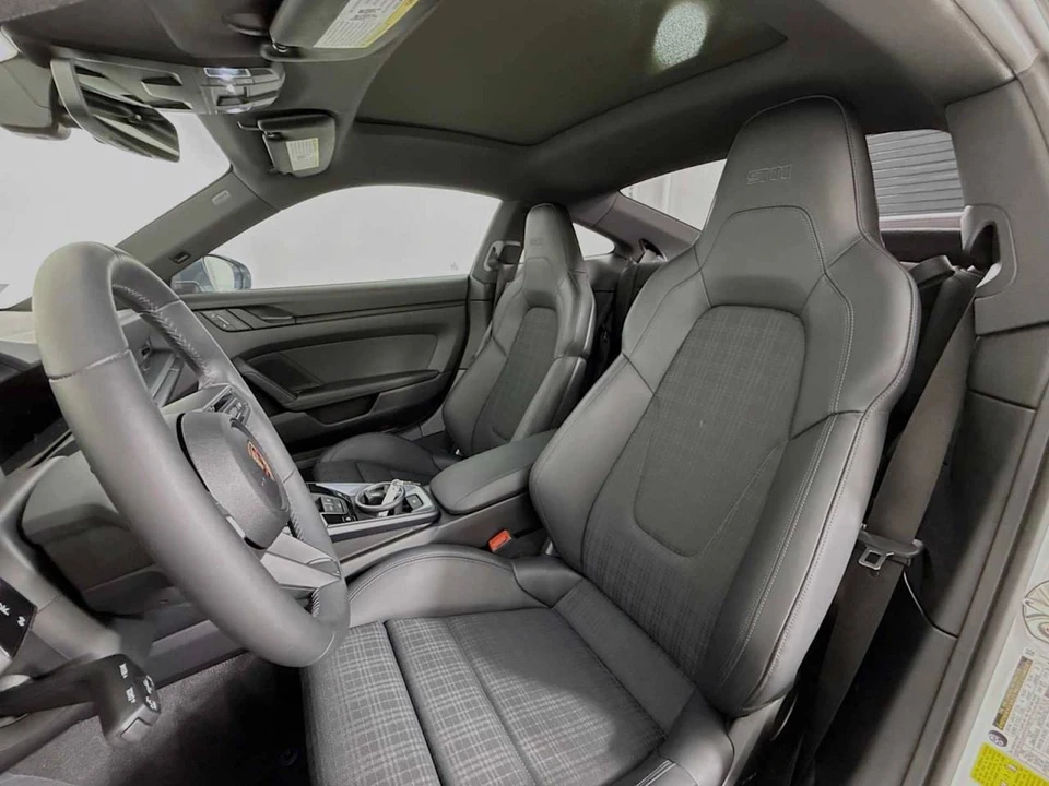 2025 Porsche 992 Carrera T - Image 4 of 5