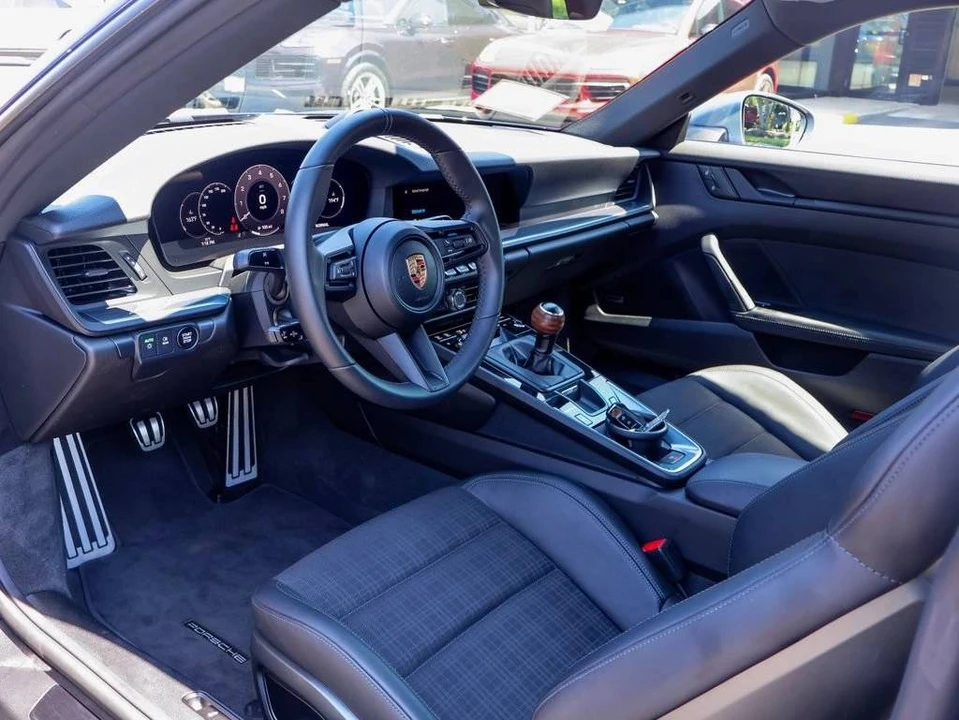 2025 Porsche 992 Carrera T - Image 5 of 5