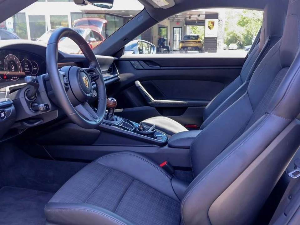 2025 Porsche 992 Carrera T - Image 4 of 5