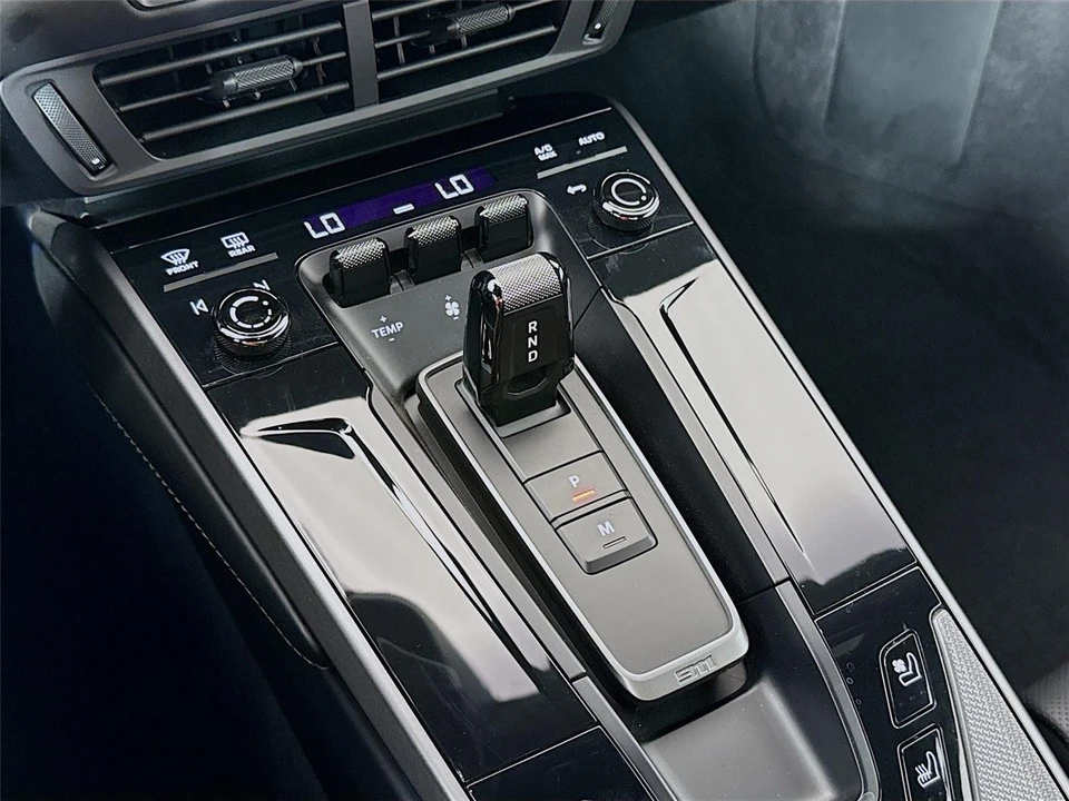 2025 Porsche 992 Carrera - Image 17 of 21